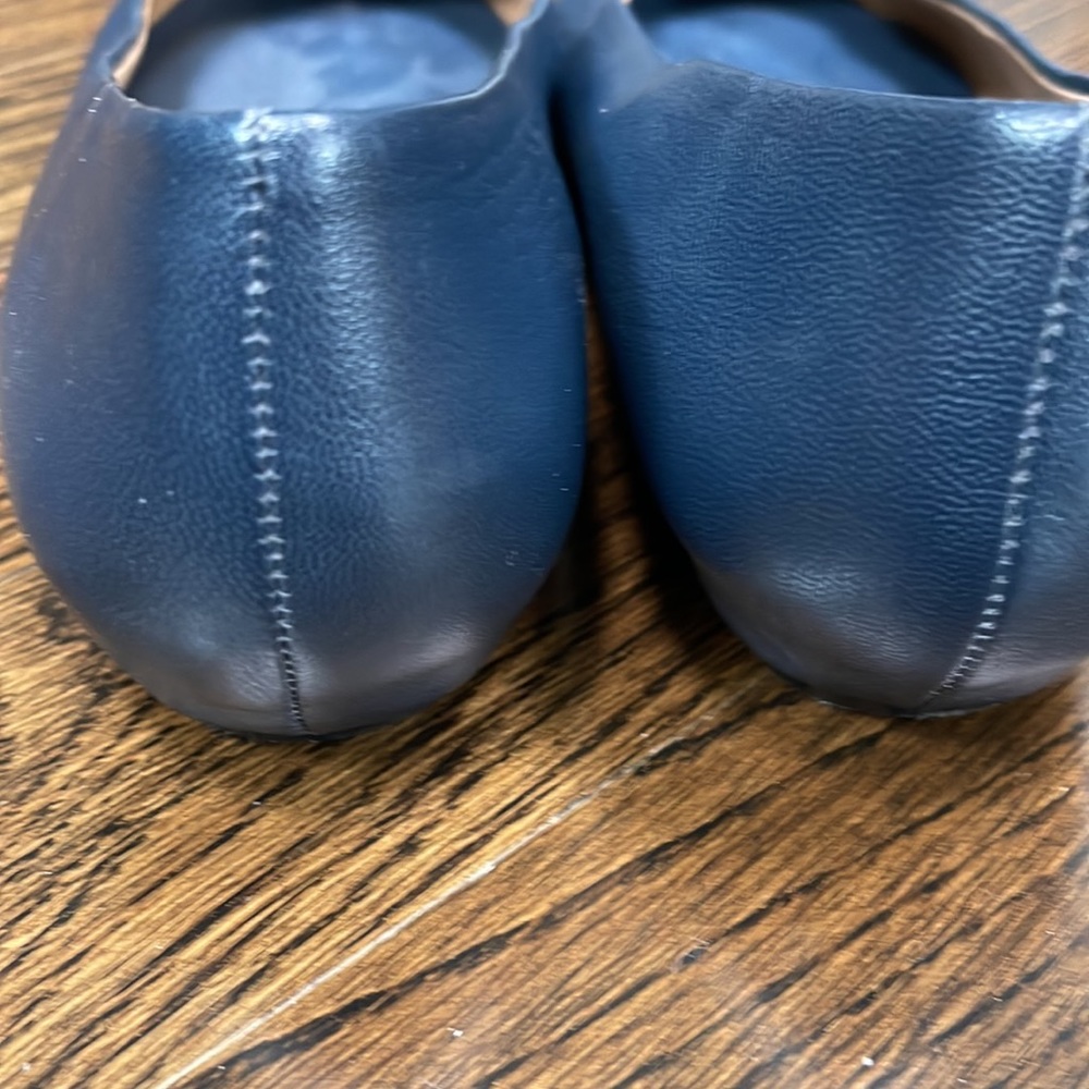 Nina leather slip ons. Navy slight wedge. like new size 8 - Picture 2 of 4